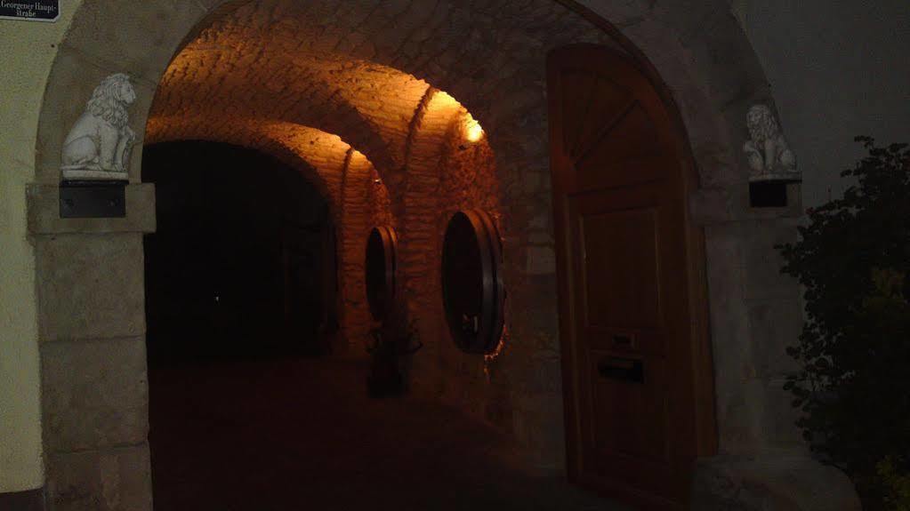 Winzerzimmer - Weingut Tinhof Айзенштадт Экстерьер фото